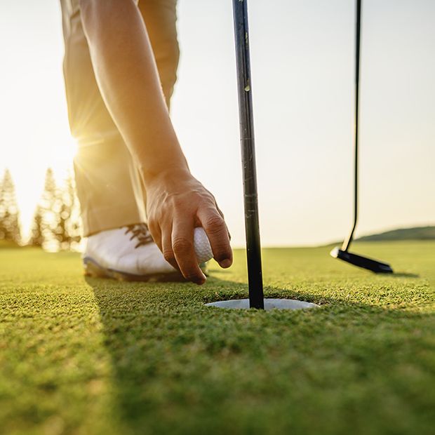 Golfplatz Armbrüster Ballabschlag